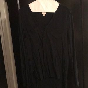 Black v-neck long sleeve top